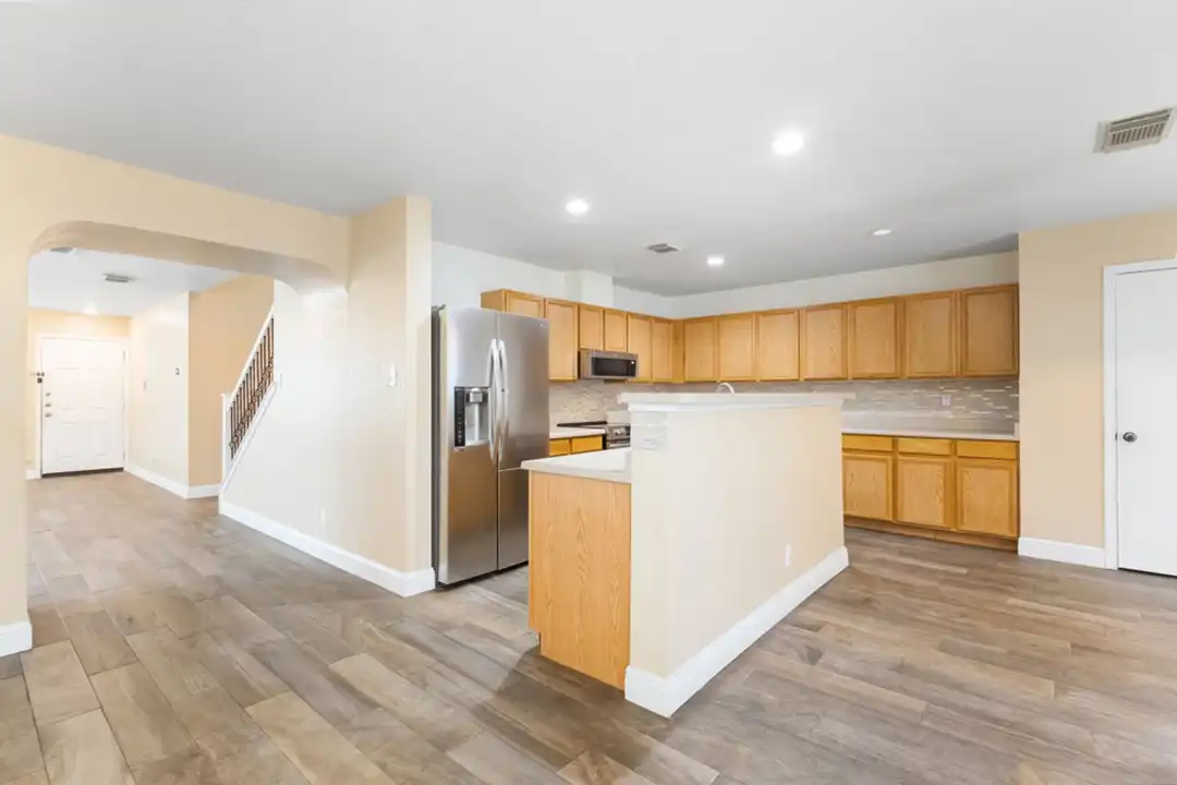 140 Springtree Pkwy - More