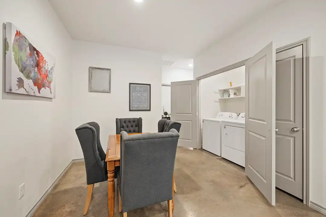 Lindale Landing North/South - View 4