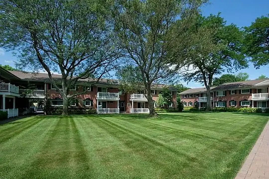 Fairfield Estates At Farmingdale Village – photo 1 of 12