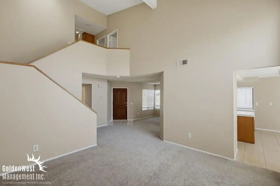 Apartment in San Diego - More