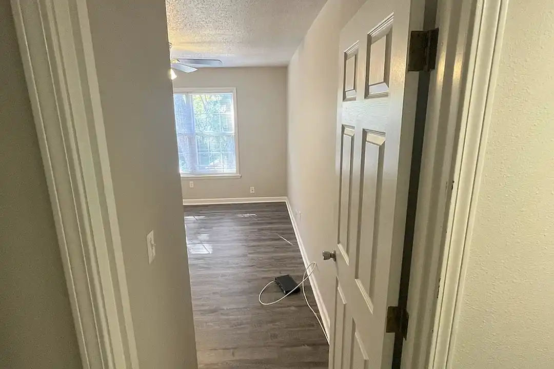 400 W Union St – photo 1 of 67