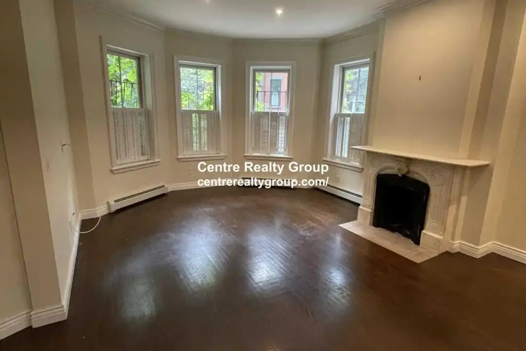 24 Upton St - More