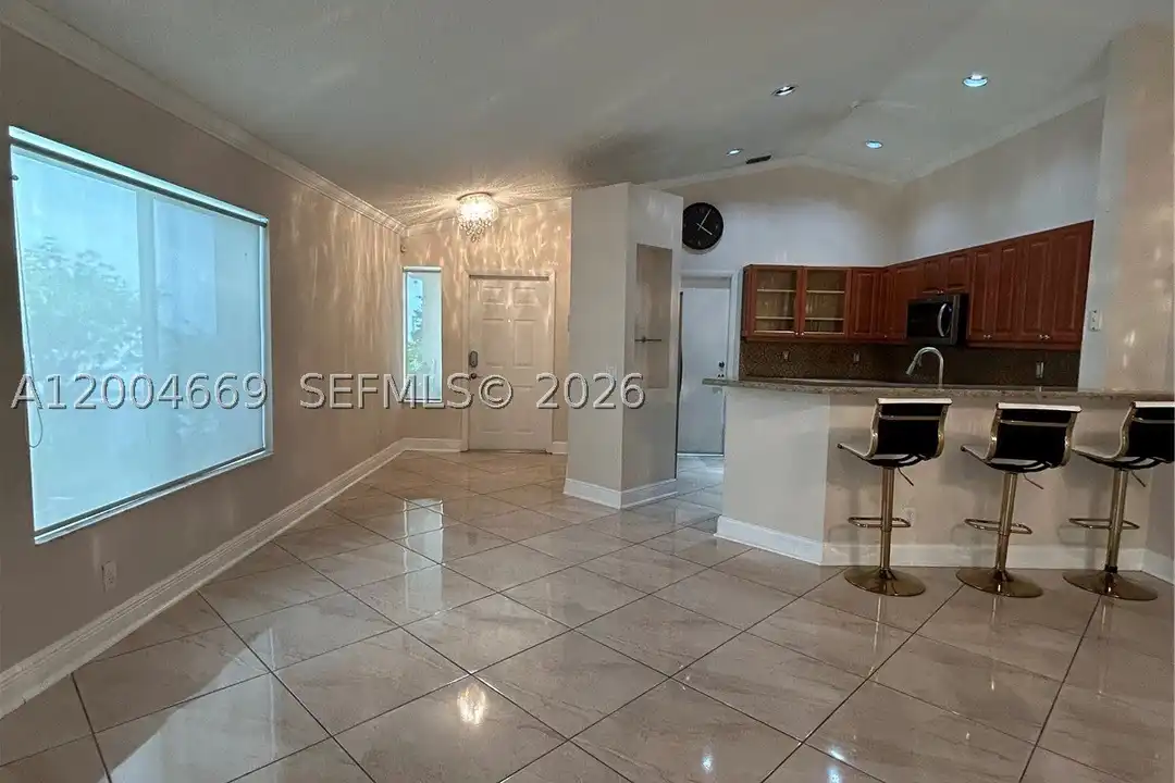 House in Weston - View 5