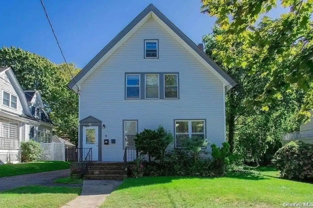 20 Dewey St #2ND – photo 1 of 10