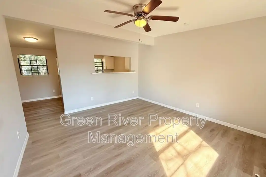 1033 Ake Ln – pohled 4