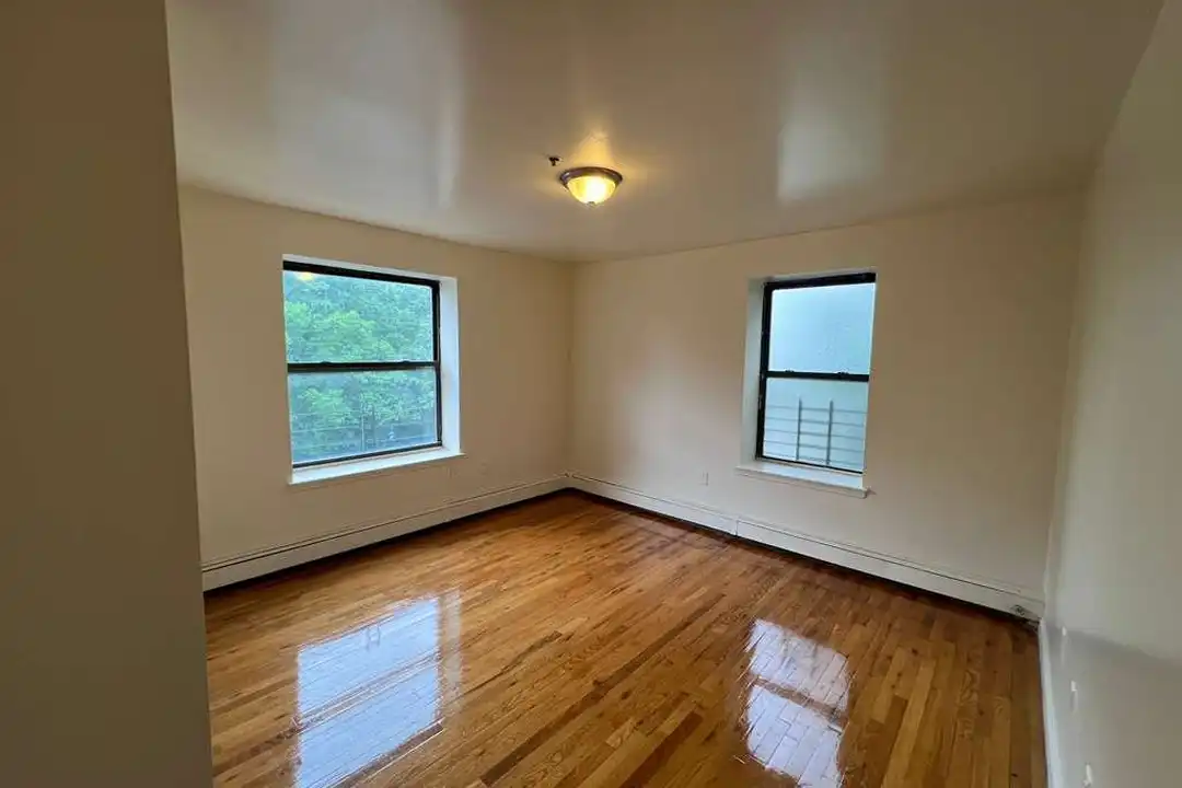 Apartment in Newark - View 6