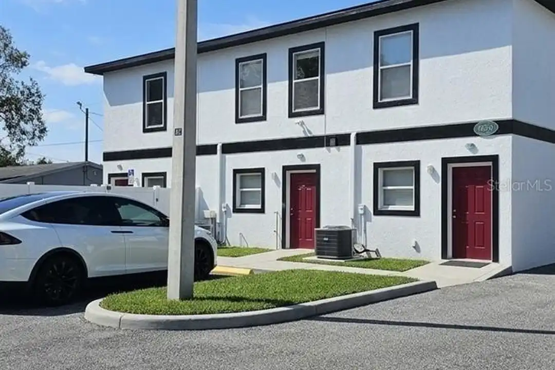 13612 N 21st St #2 – photo 1