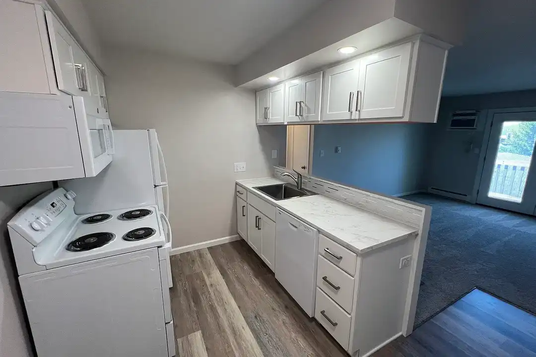 Lakewood Apartments – photo 1