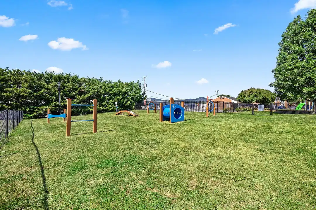 Bent Creek Apartments and Townhomes – photo 1