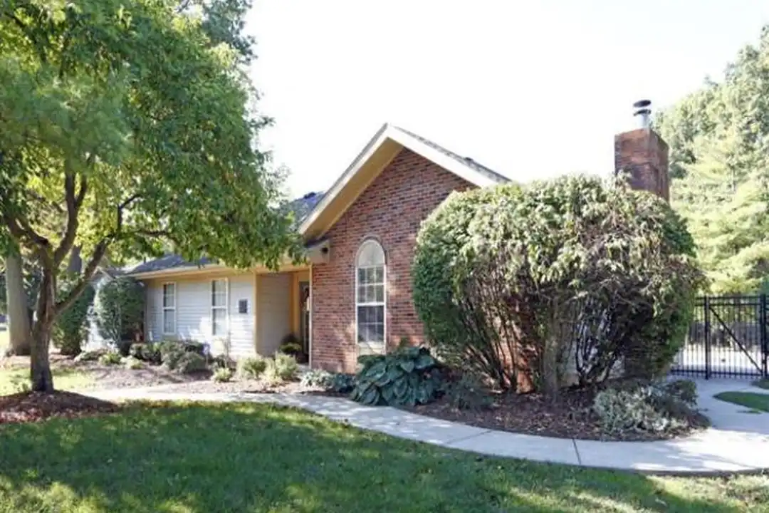 1599 Twin Oaks Dr – photo 1