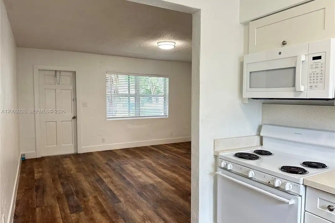 1821 Thomas St #5 - More