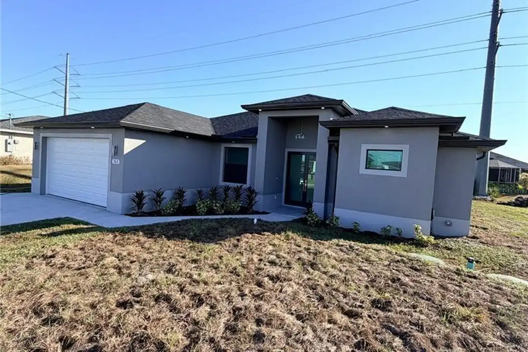 House in Cape Coral - View 2