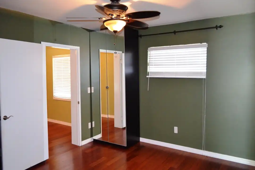 200 S Glenwood Ave – další
