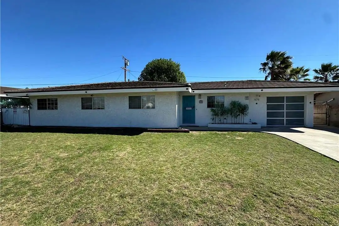 979 N Gardena Ave – photo 1