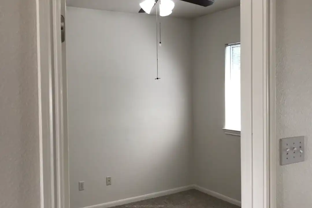 3104 Northwest Blvd unit D - View 5