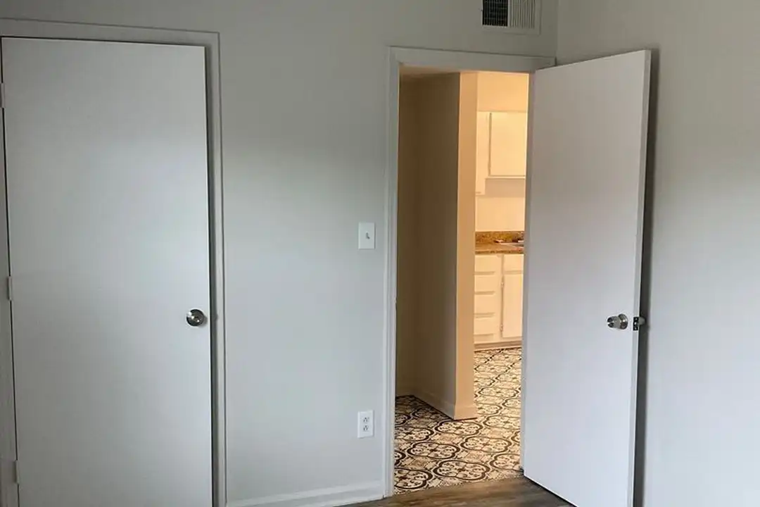 1 Chesterfield Ct unit 7CG - View 3