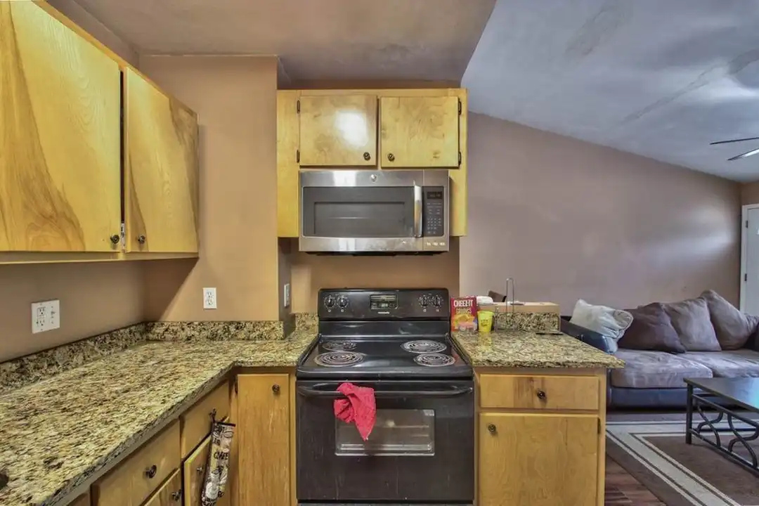 640 Eugenia St - View 6