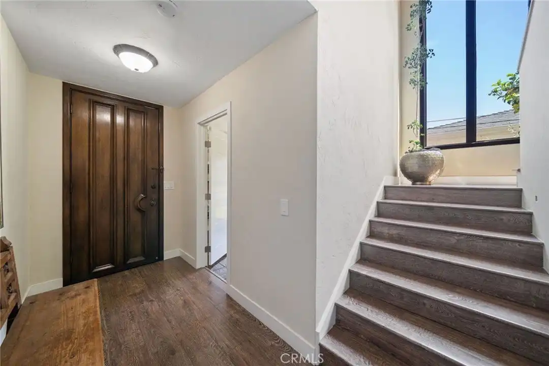 215 Monterey Dr - View 4
