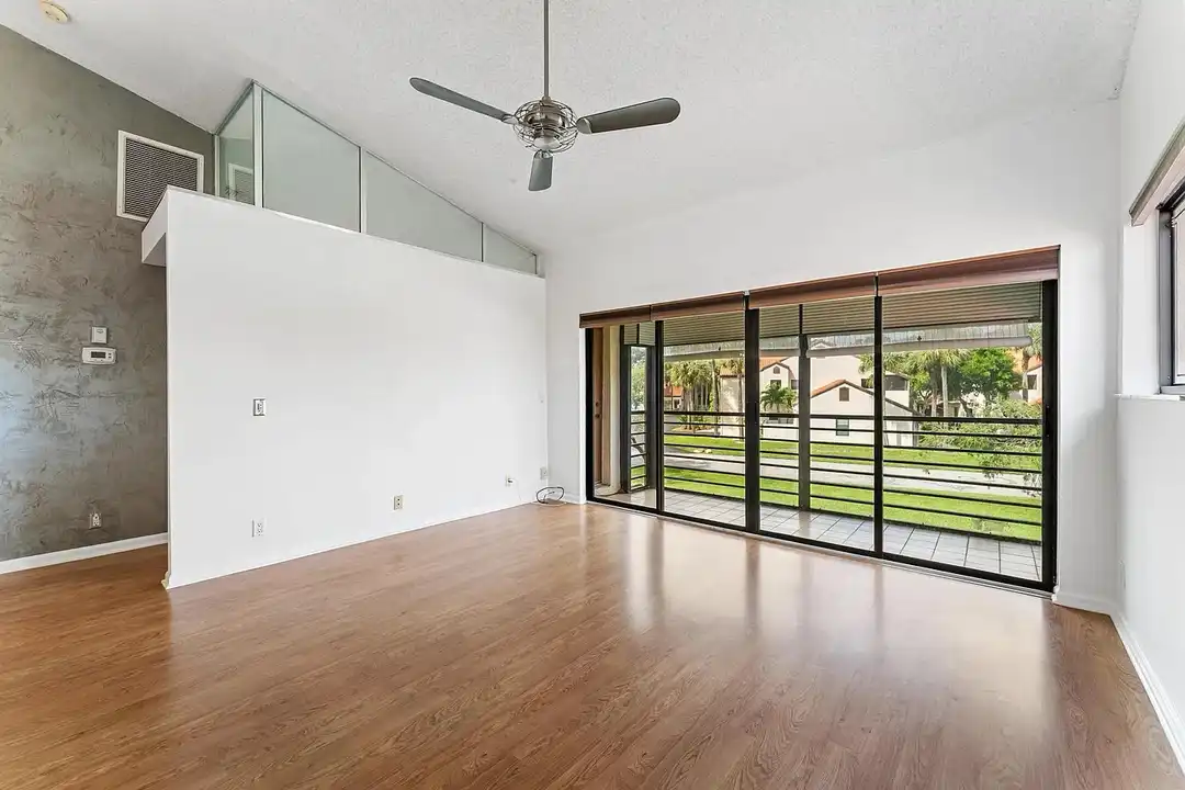 18 Via De Casas Sur unit 205 - More