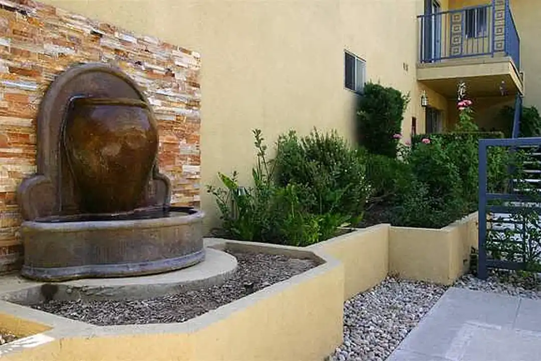 Apartment in Pasadena - View 2