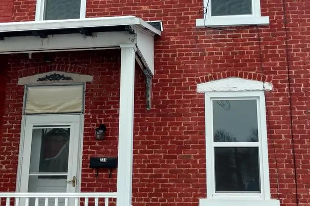 231 N Walborn Ave – photo 1 of 18