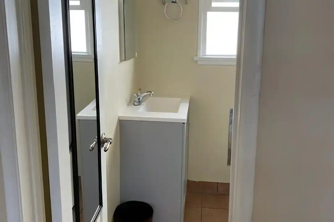 4960 Kester Ave unit 6 - View 4