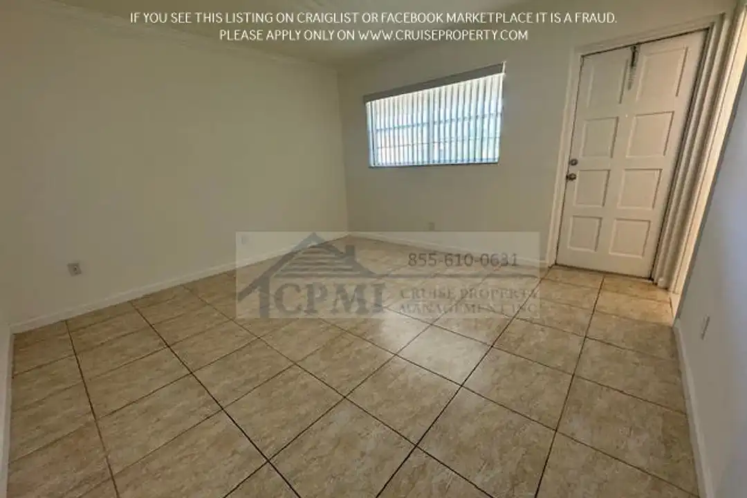 Apartment in Hollywood - More