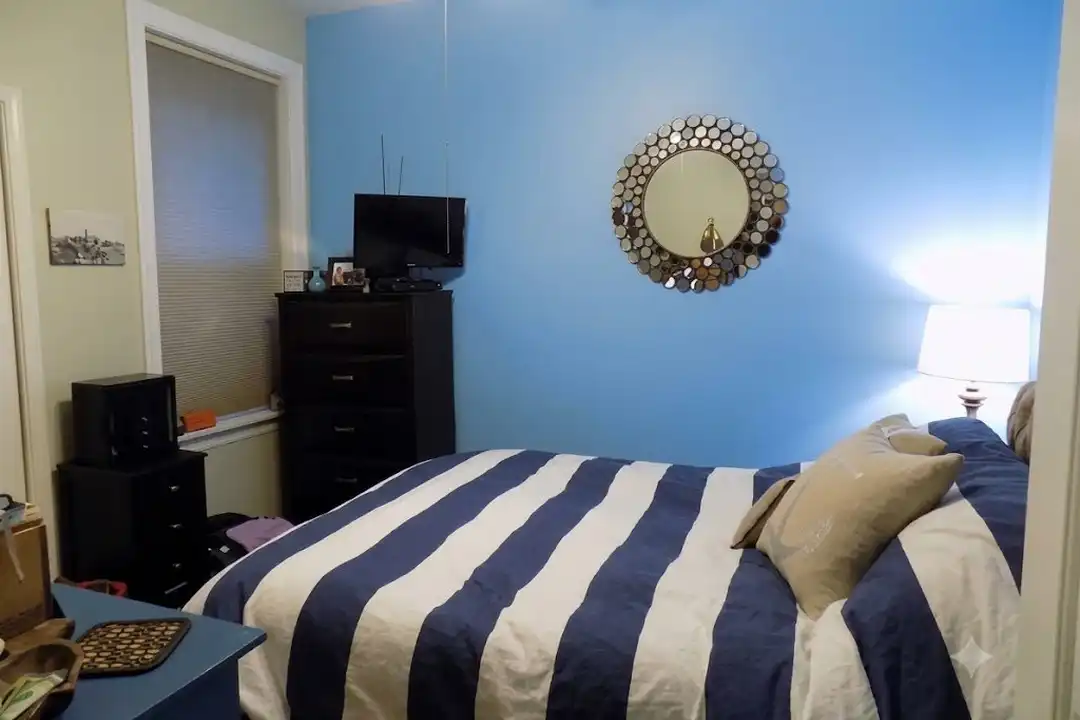 3109 N Sheffield Ave - View 2