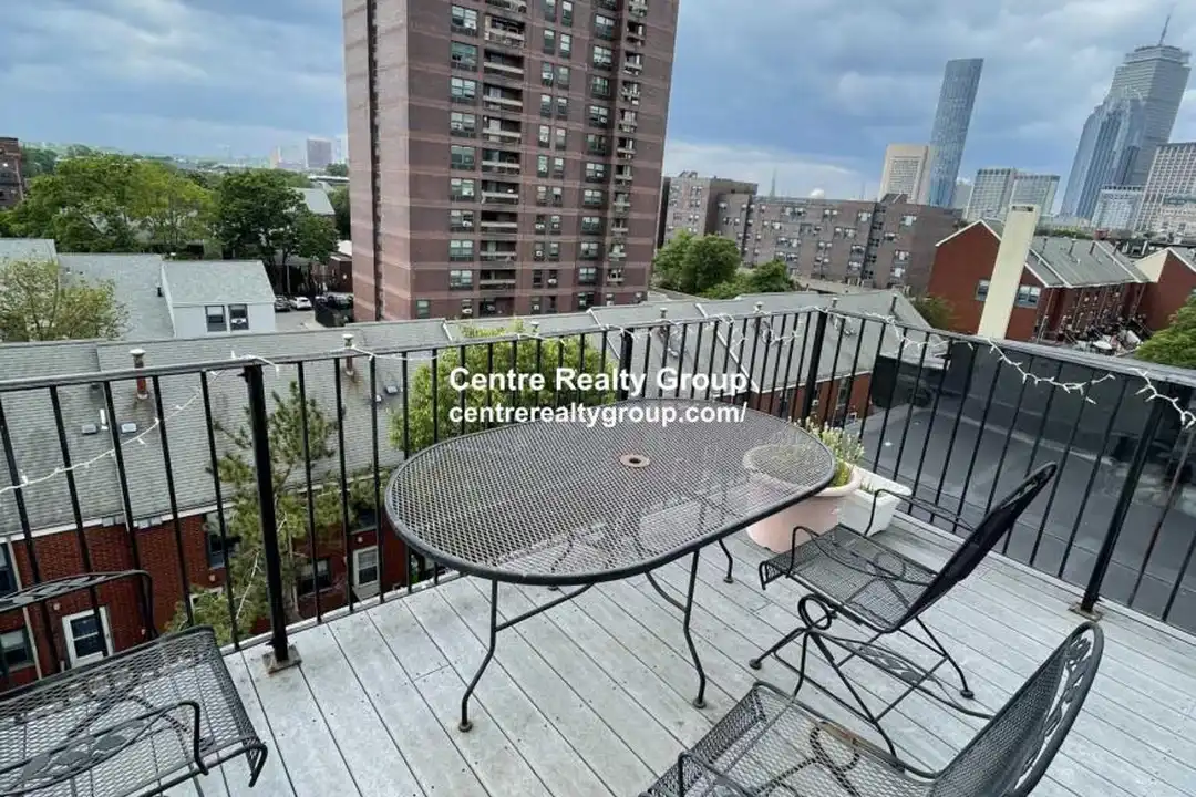 24 Upton St - View 3