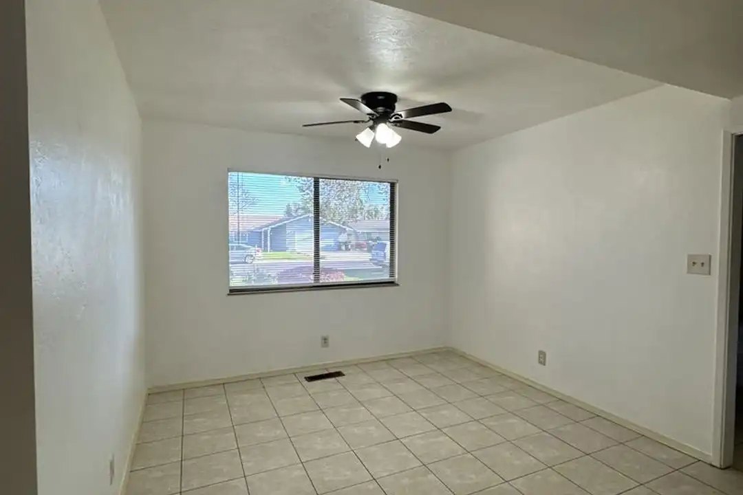3504 W Cutler Ave - View 6