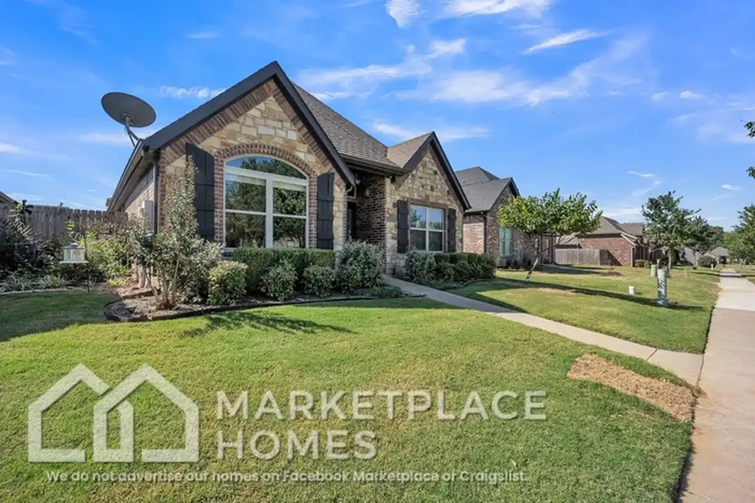 3211 SW Stonepoint Ave - View 2
