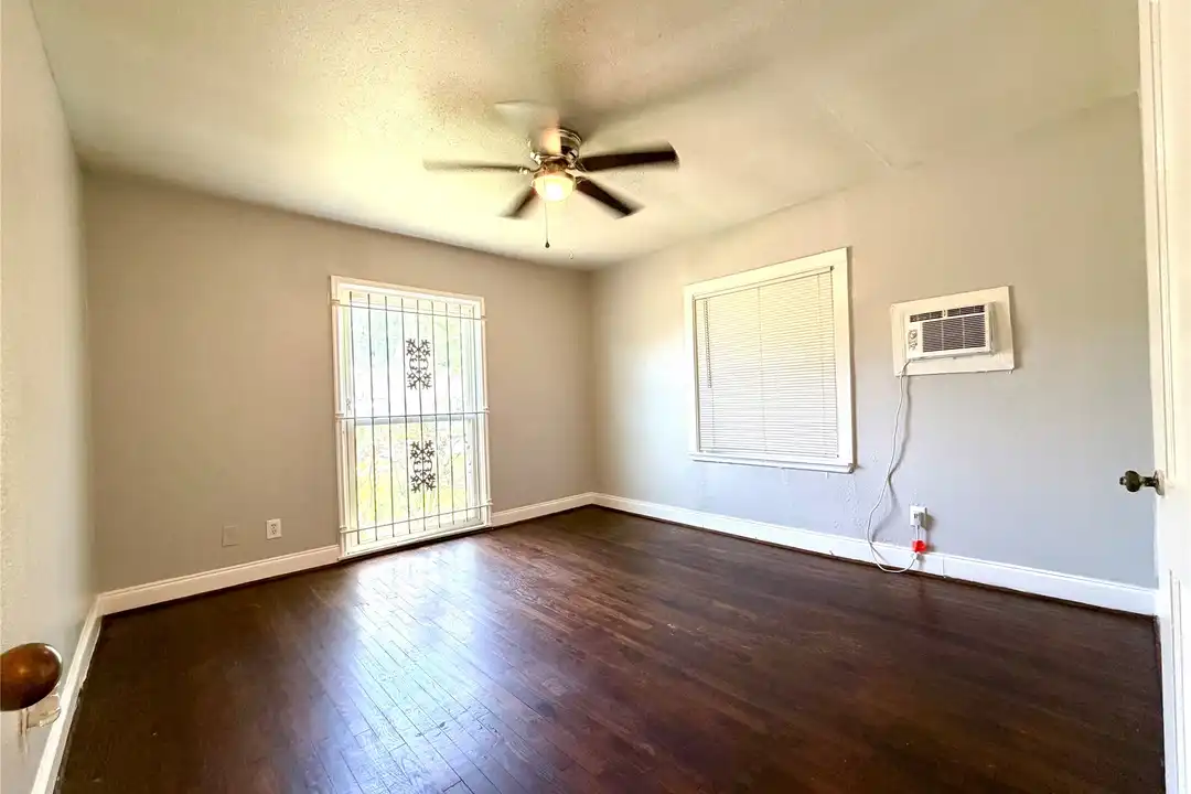 House in Houston - View 3