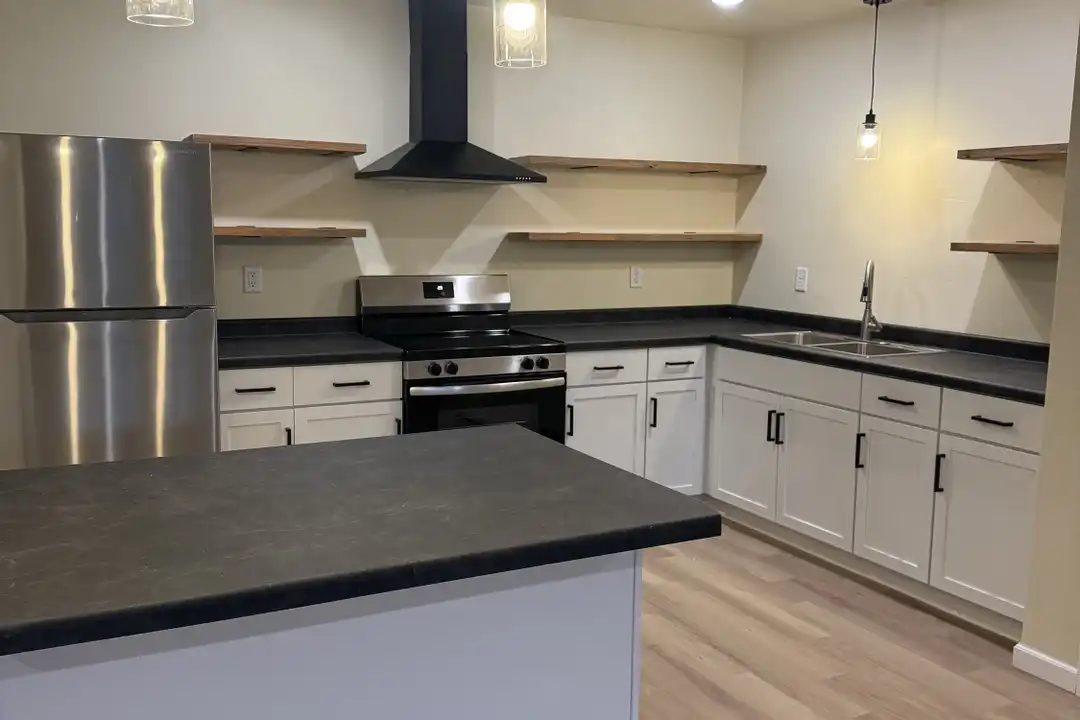 135 N 4th Ave unit 8 – photo 1 of 5