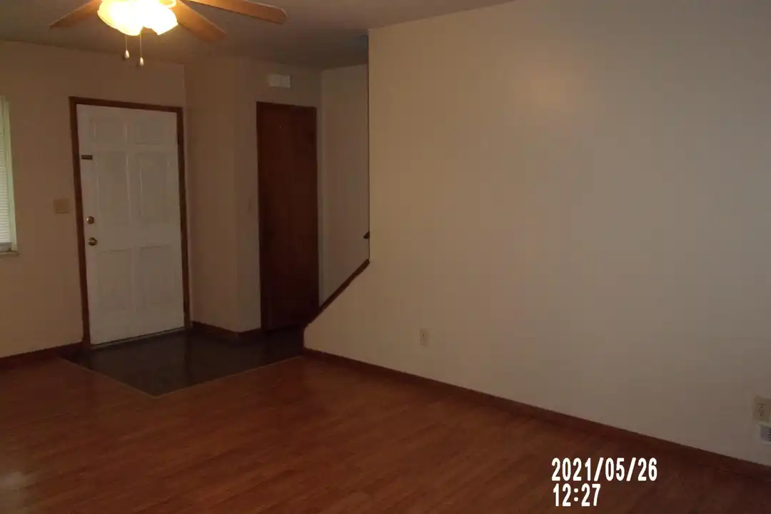 470 Brentwood Dr – photo 1