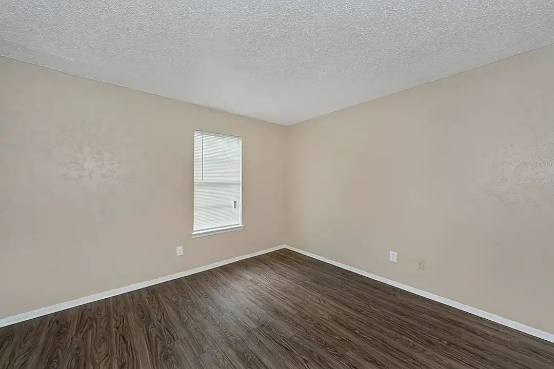 Oak Manor Apartments – photo 1 of 35
