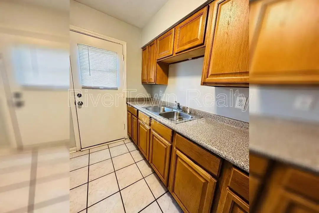 155 Clark Pl - Widok 3