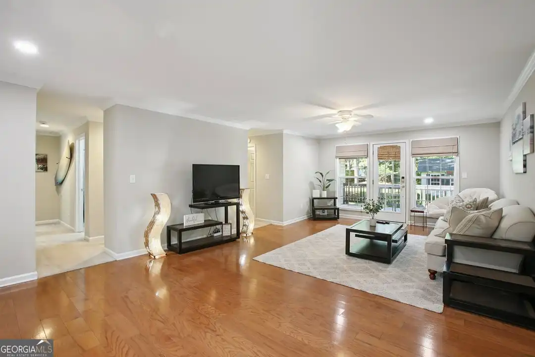 102 Hickory Dr - More