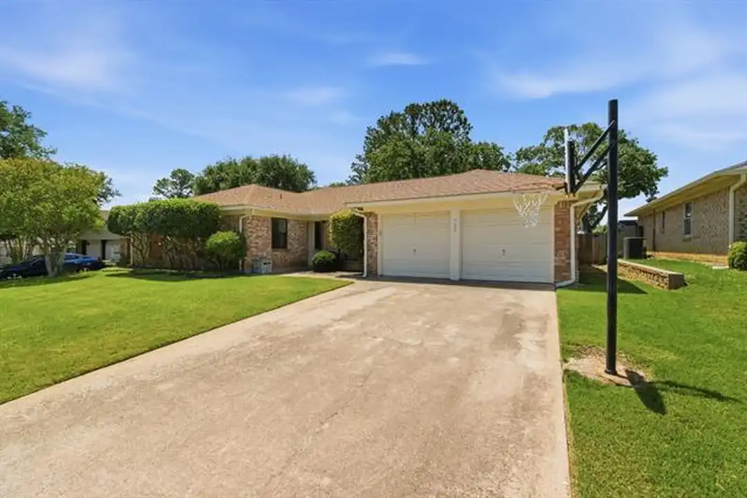 720 Huntwich Dr - View 6