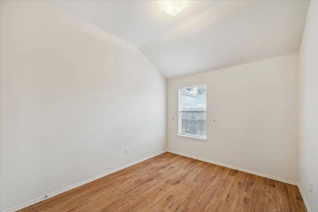 9721 Cottage St - View 4