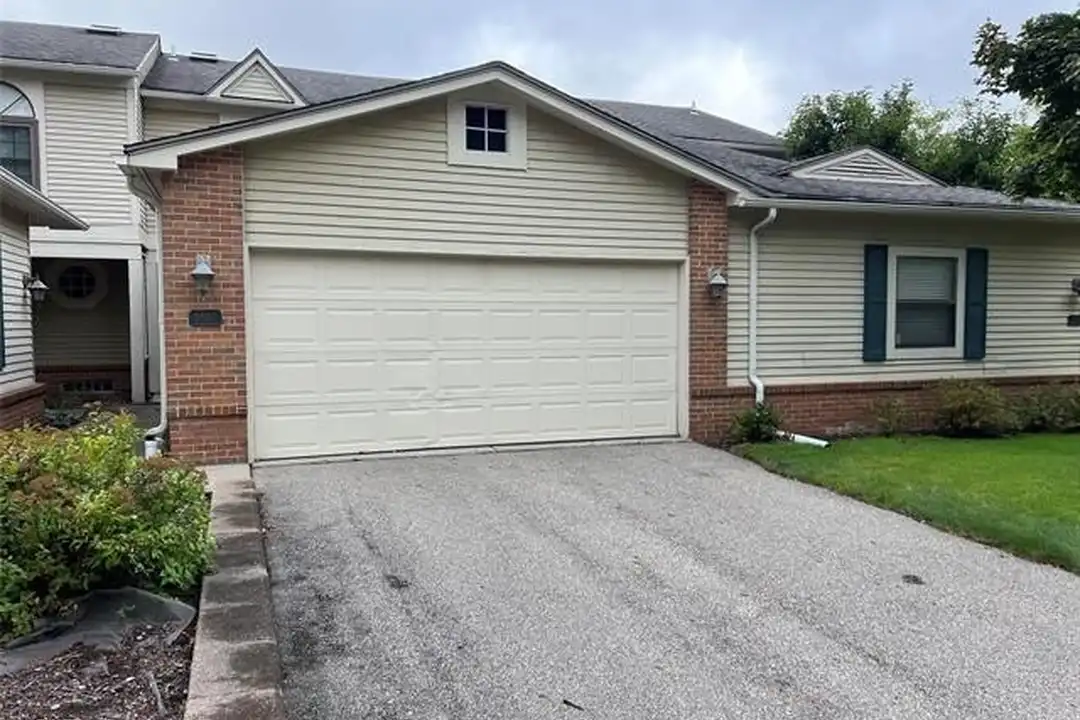 5658 Drake Hollow Dr E – photo 1 of 40