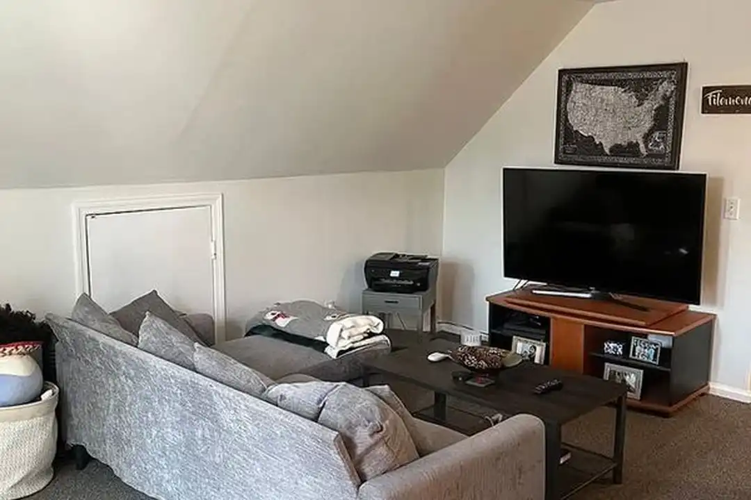 36 Schiller Ave – photo 1 of 6