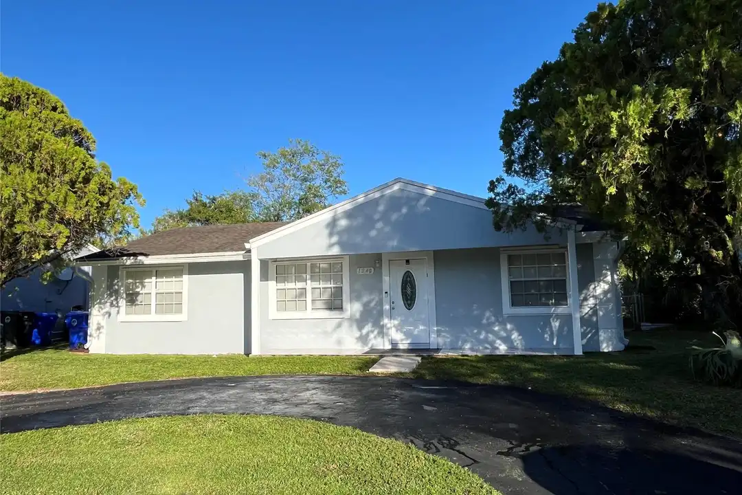 1240 SW 73rd Ave – photo 1