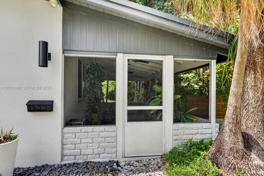 2207 SW 22nd St unit - - View 3