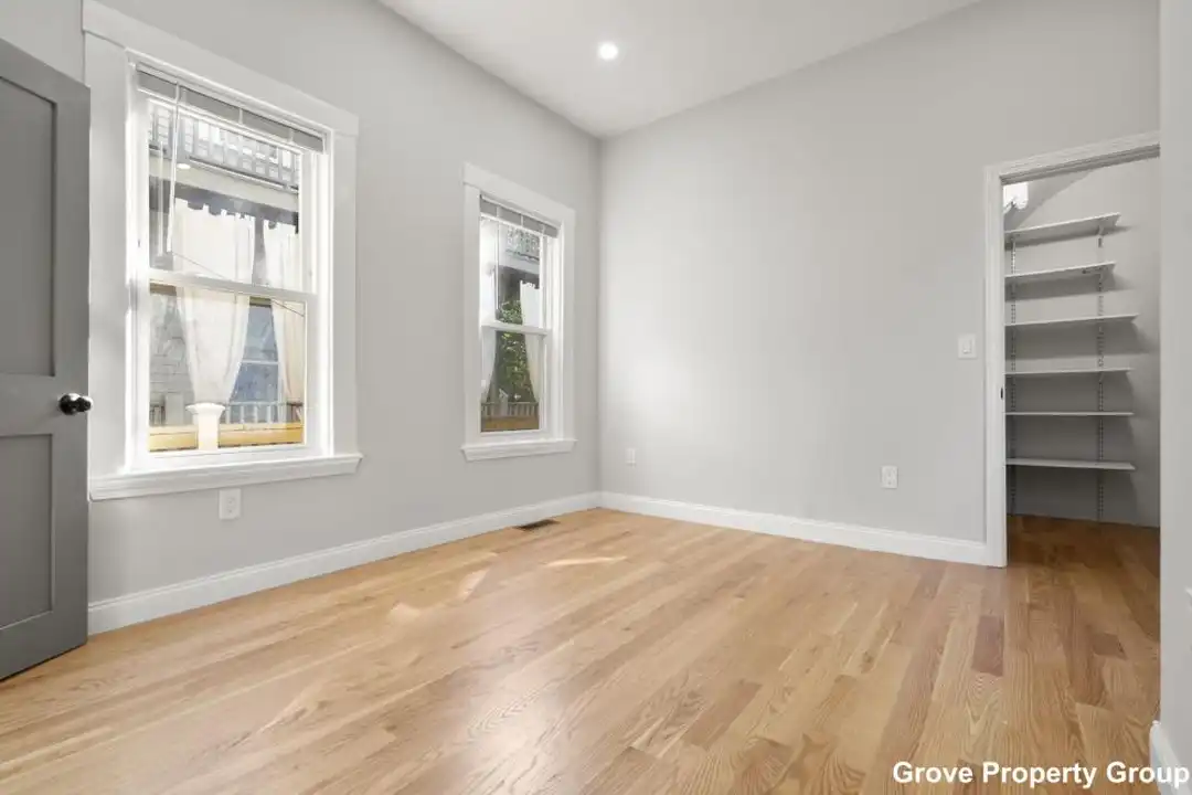 531 E 5th St - View 3