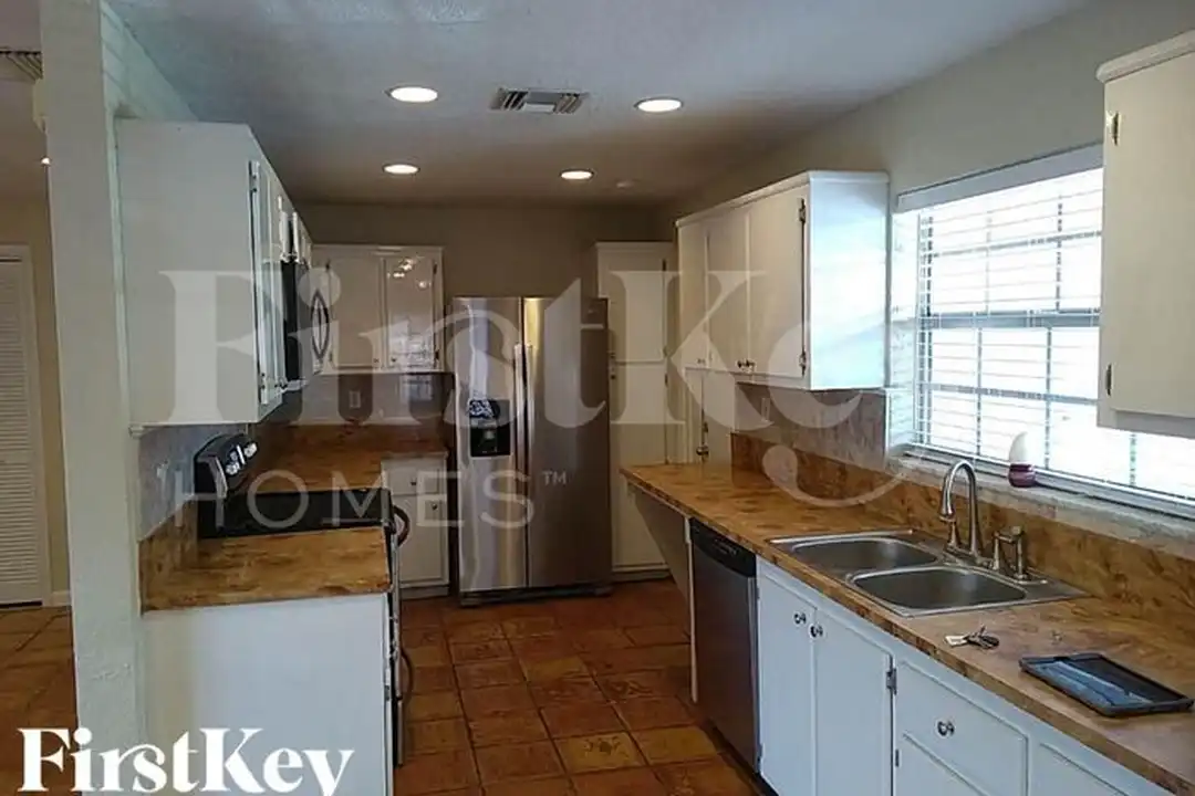 7518 NW 42nd Dr - View 4