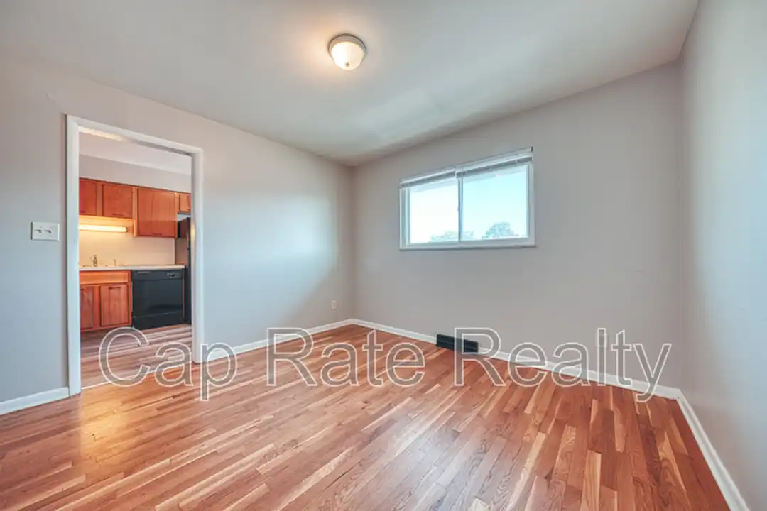 26 S Hampton Rd unit D - View 6