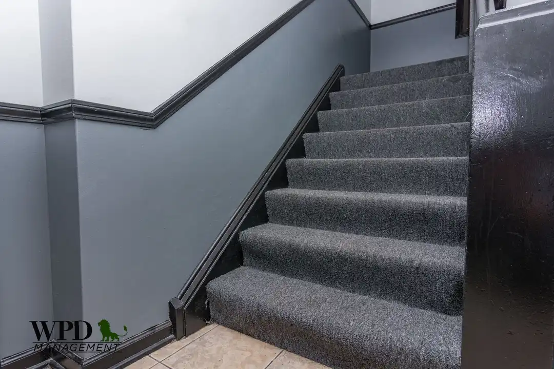Apartment in Hyde Park Township, Grand Crossing, Greater Grand Crossing - View 5