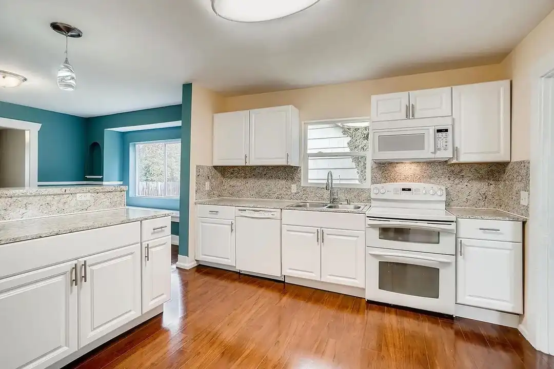 1404 9th St - View 4
