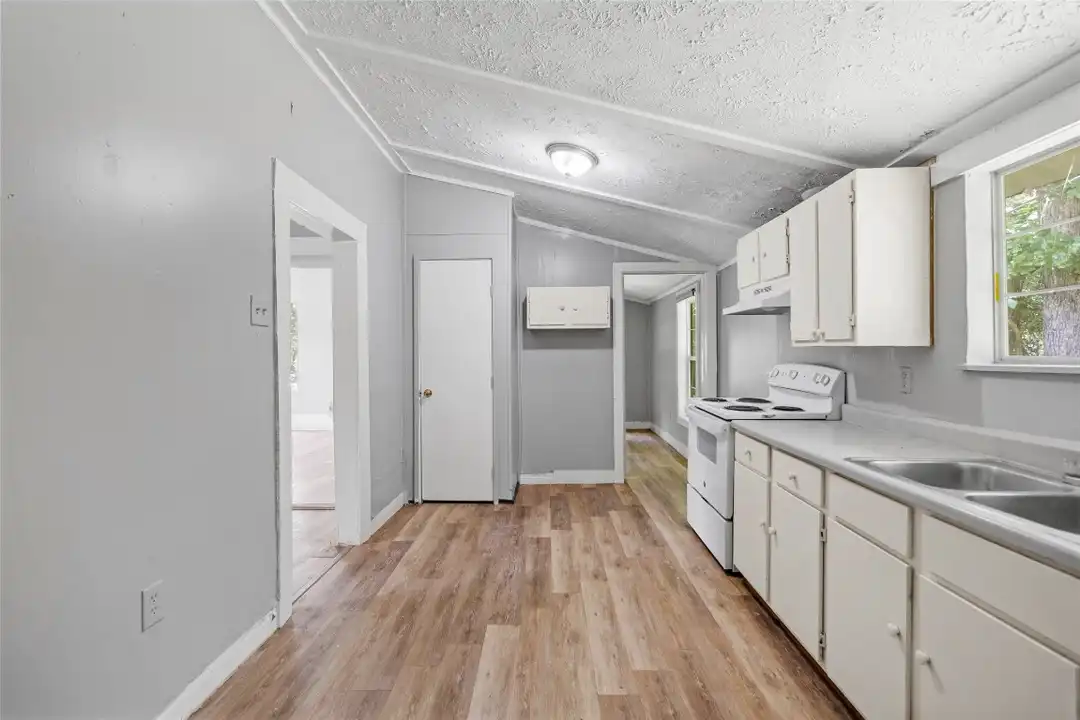 8 Jackson Rd - More