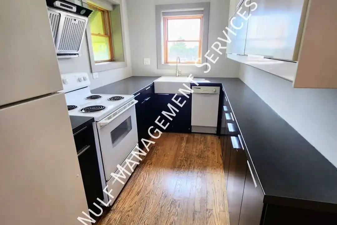 3833 Brighton Rd – photo 1
